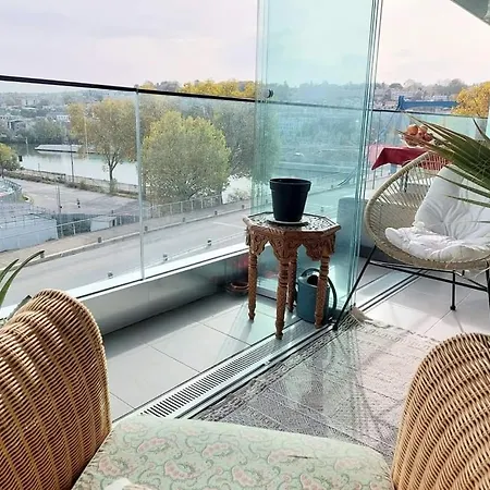 Cozy And Modern In Greater Paris