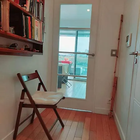 Cozy And Modern In Greater Paris
