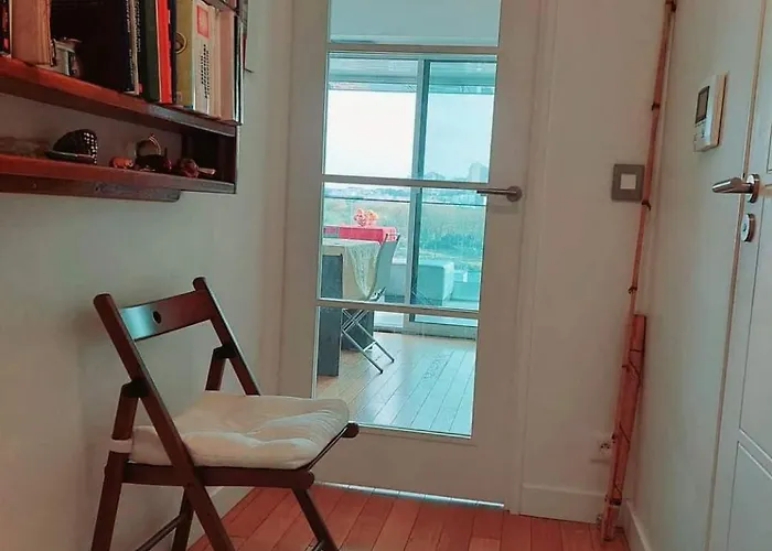 Cozy And Modern In Greater Paris
